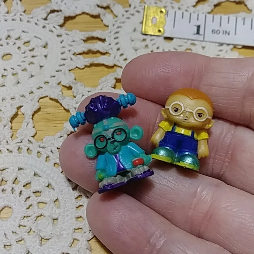 Ready2Robot mini figs build, swap, battle series 1